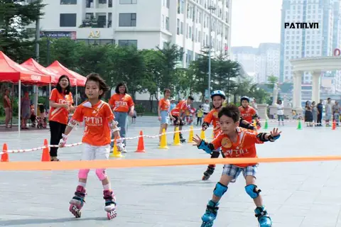 Patin Moonlight Children’s Roller-Skating Classes