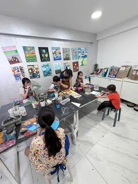 Bilingual Children's Art Classes at 24 Art Tan Phu