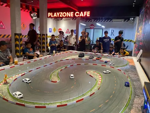 10AM Café RC Drift & Construction Zone