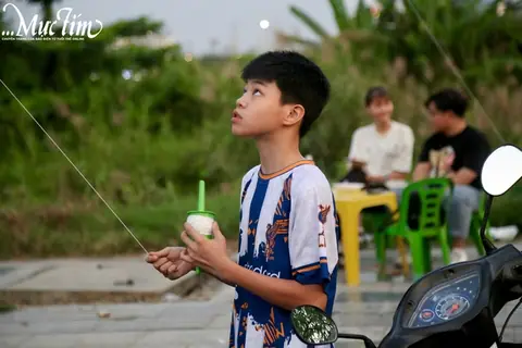 Thủ Thiêm Kite Field – Free Family Kite Flying