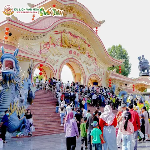 Suoi Tien Theme Park